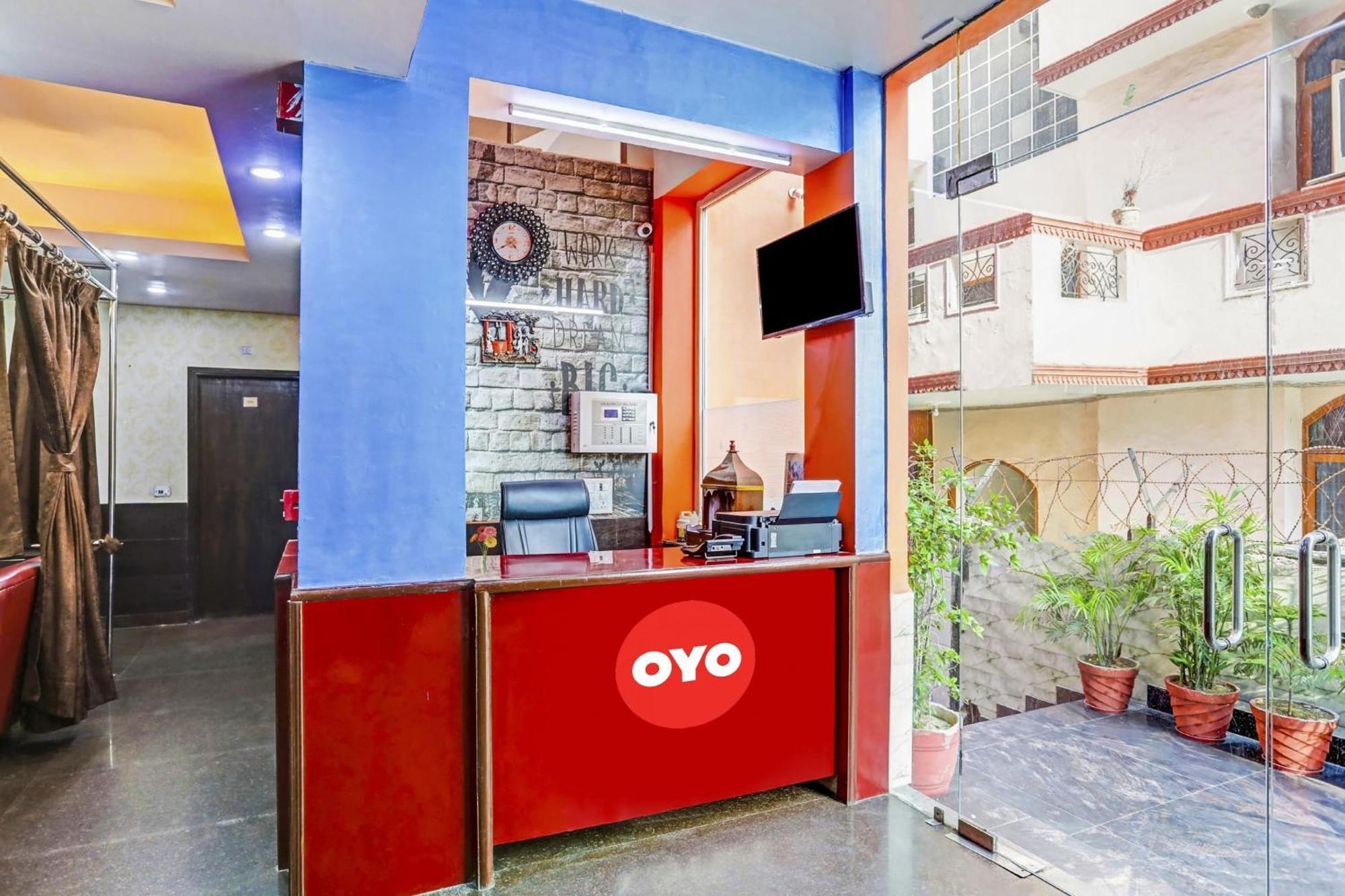 Hotel O U Rooms Near Iskcon Temple Noida Exterior photo